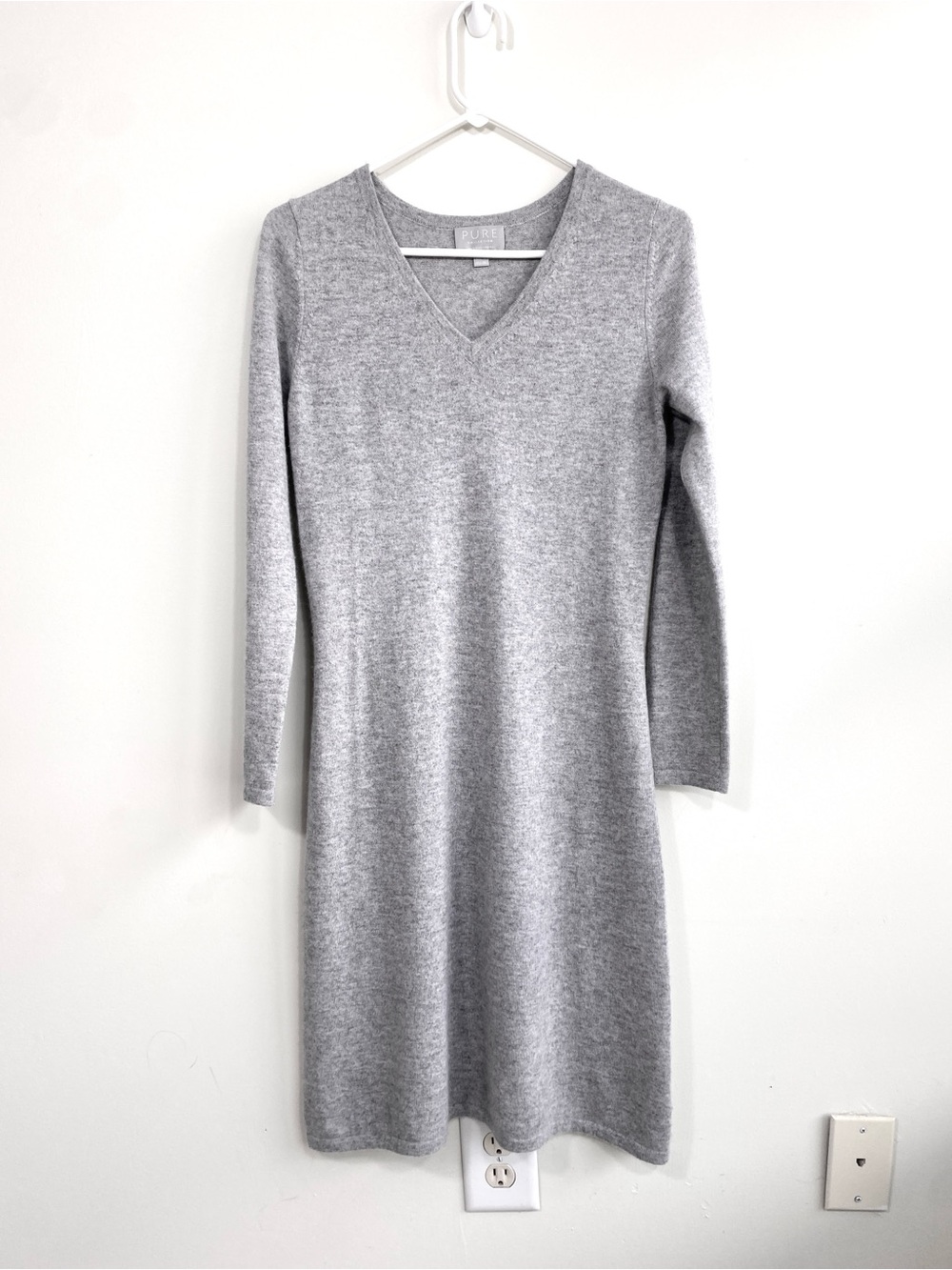 Pure Collection 100% Cashmere Soft V-Neck Long Sleeve Knit Dress in Light Gray 4